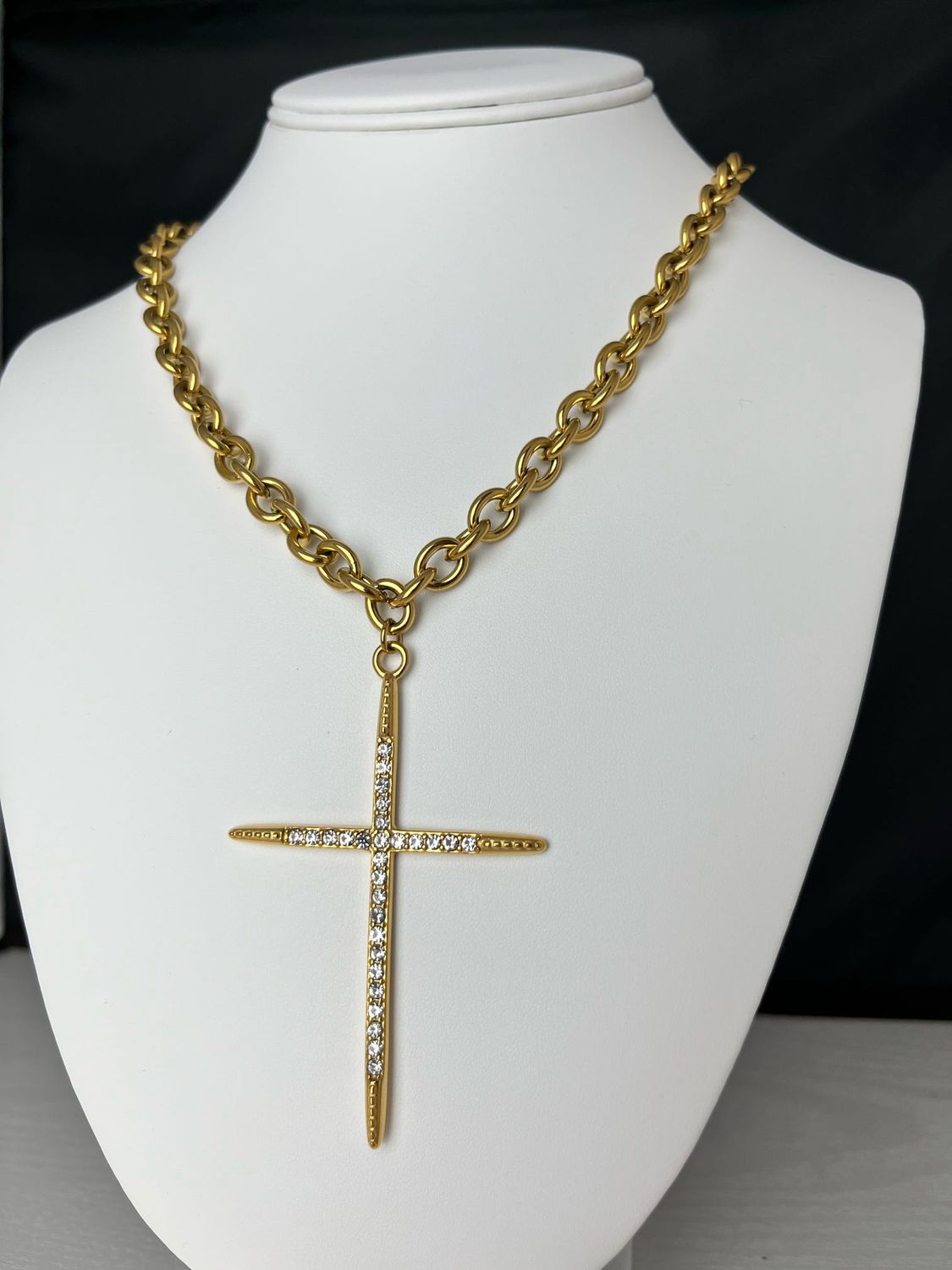 LUXE CROSS NECKLACE