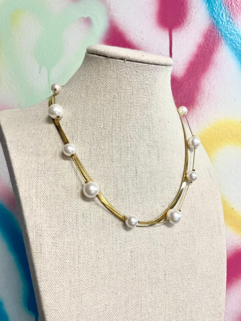 minimalist pearl necklace modern style
