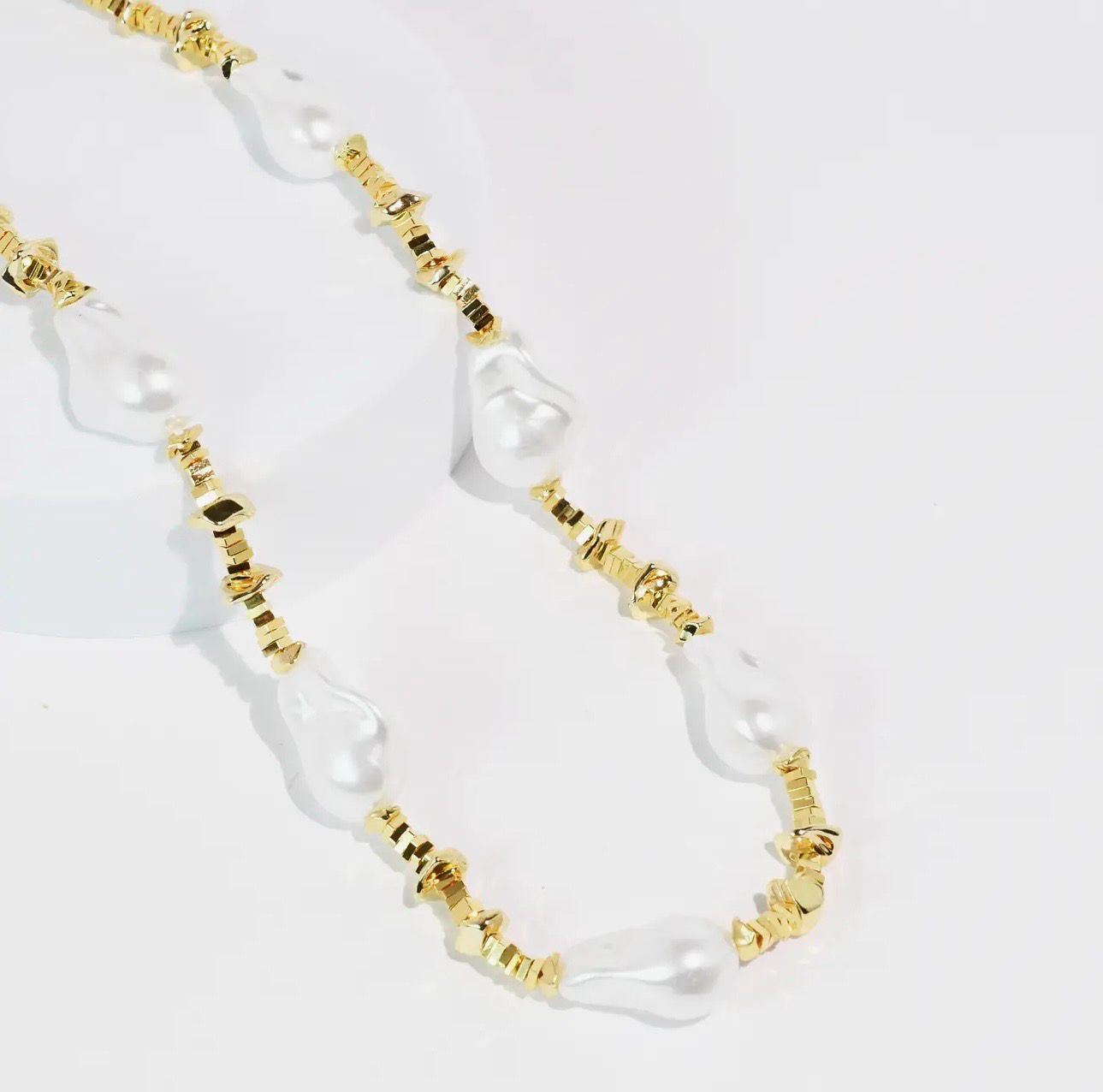 PEARLY QUEEN NECKLACE