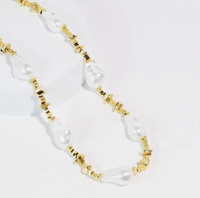 PEARLY QUEEN NECKLACE