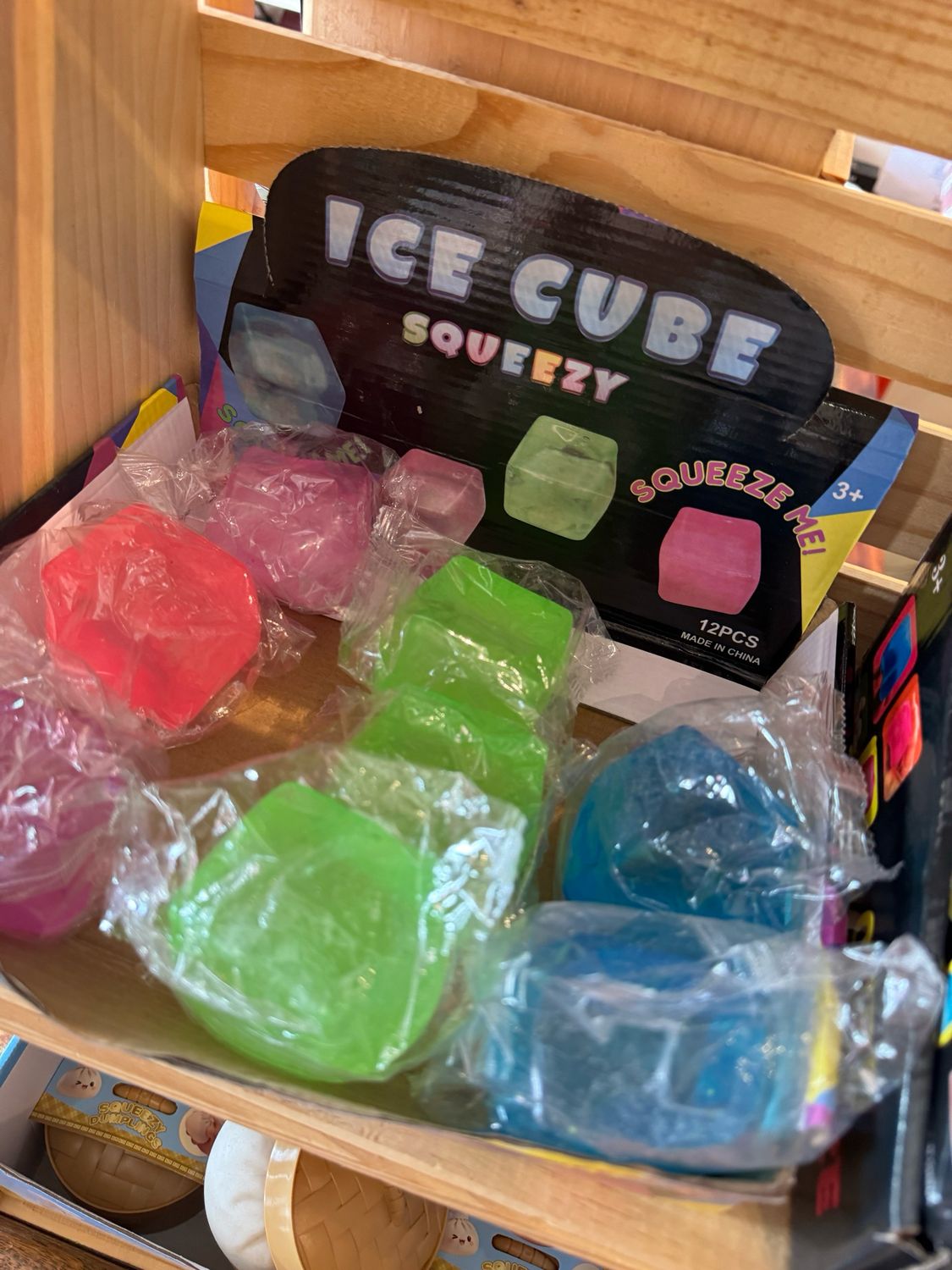CLEAR ICE SQUISHY