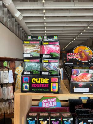 TIE-DYE SQUEEZY CUBE