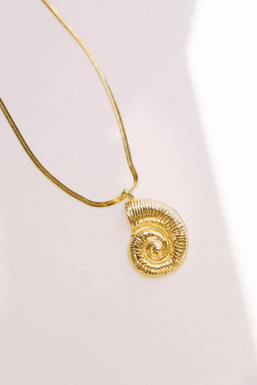 HIGH TIDE SHELL NECKLACE