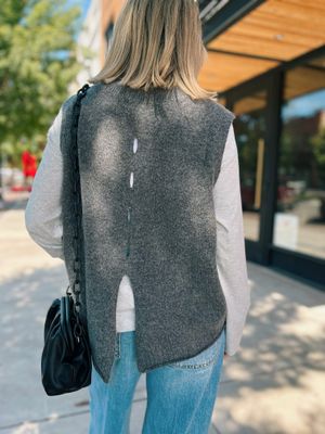 SWEATER VEST WITH SLITS