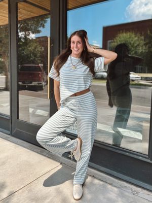 STRIPED LOUNGE