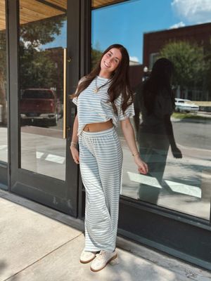 STRIPED LOUNGE