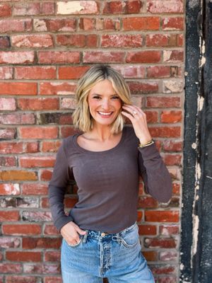 SCOOP NECK KNIT TEE