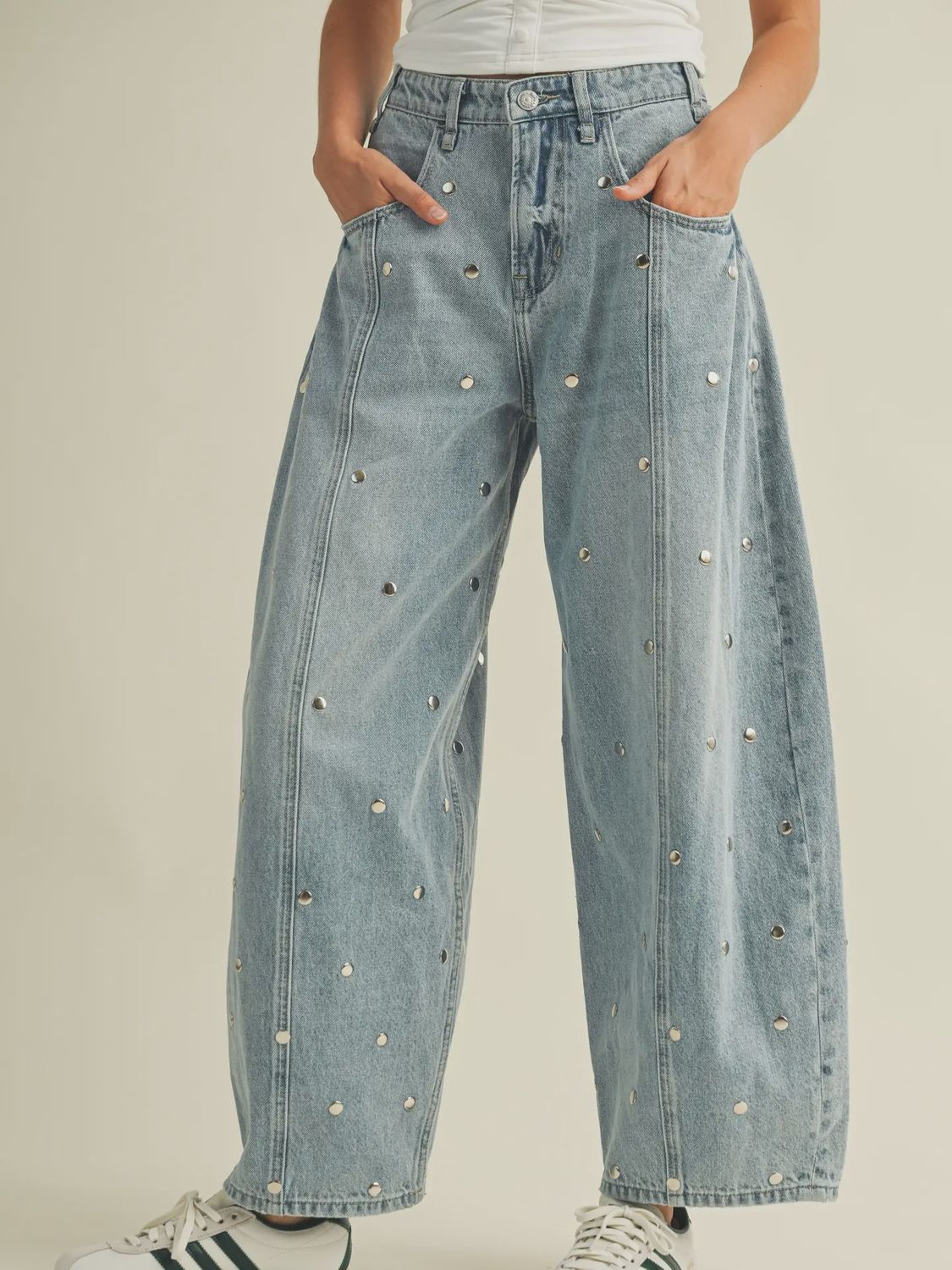 Stud Barrel Jean