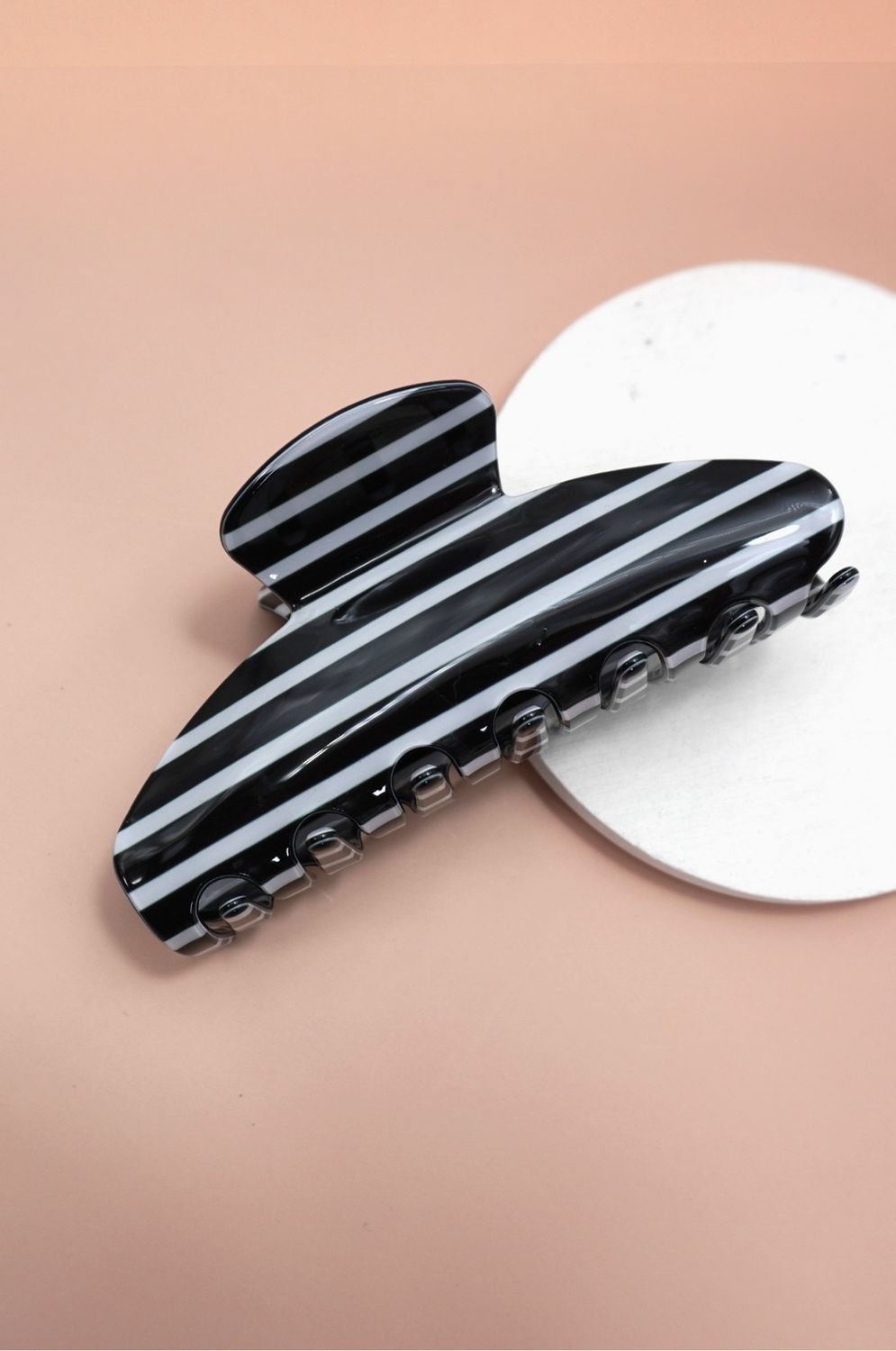 Black &amp; White Clip