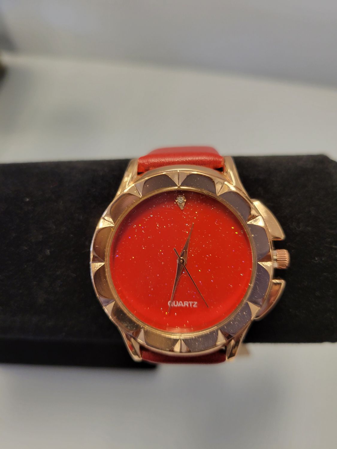 Leather Band Quartz watch (New), Color: Red