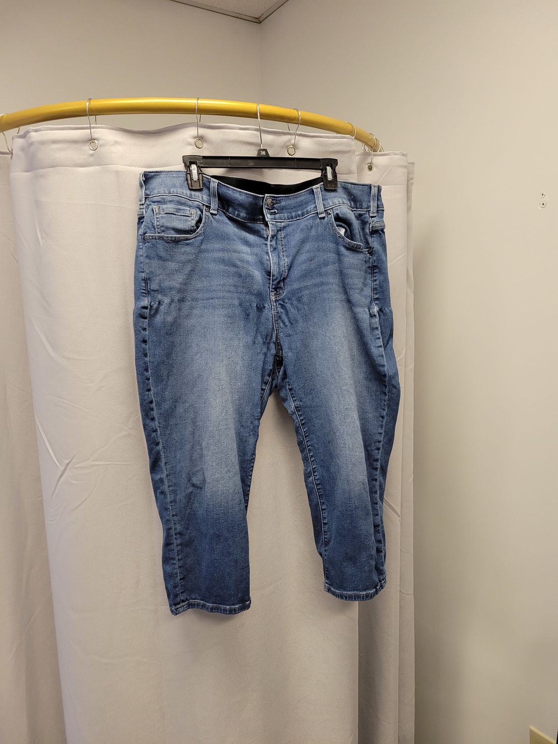 LB Jean Capris (22)pre-owned