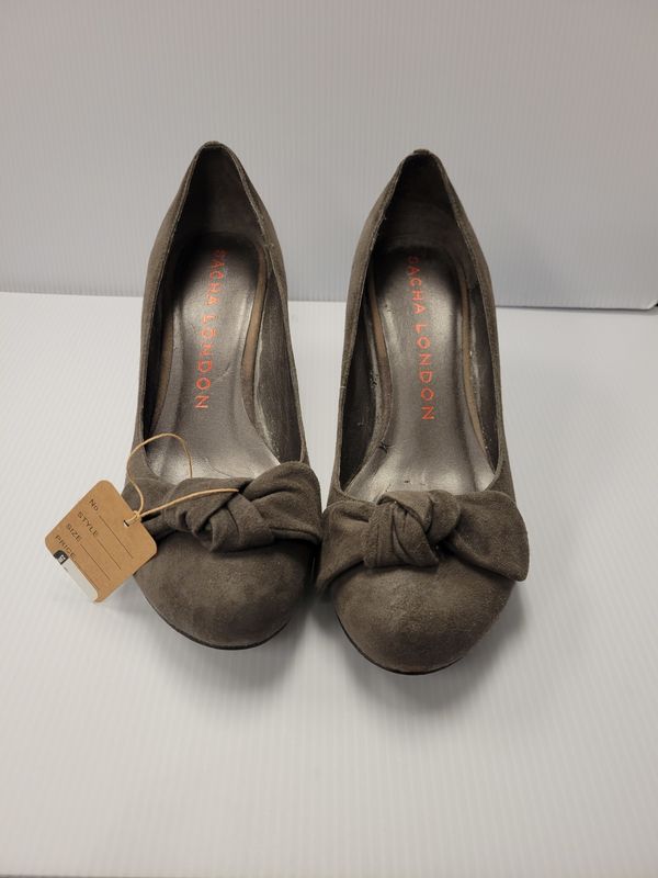 Suede Gray Pumps (8)(pre-owned)