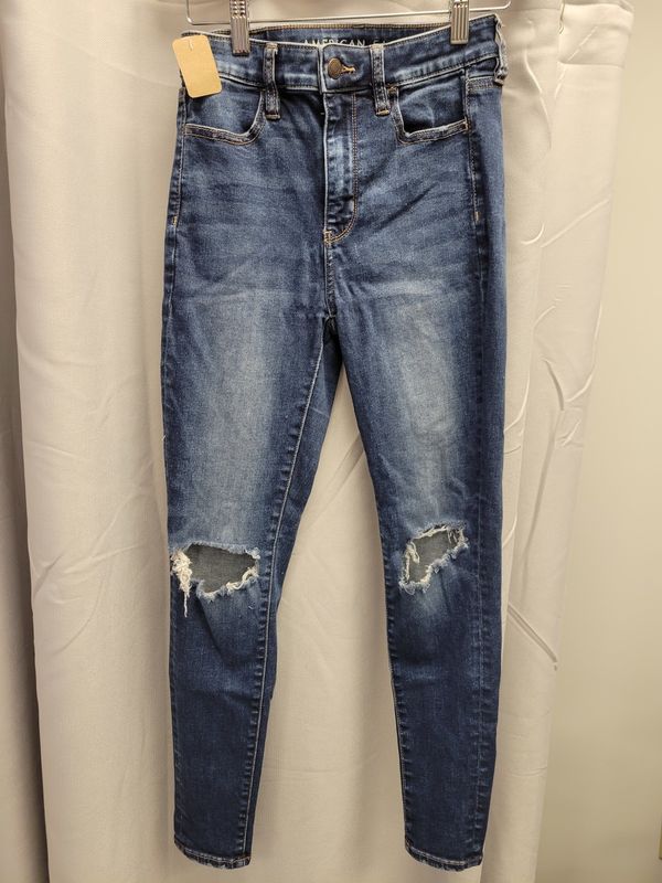 American Eagle (Next Level Stretch) (2) short pre-owned