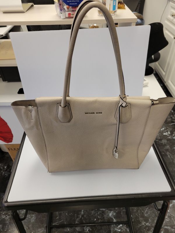 MK Leather Taupe Shoulder bag (pre-owned)