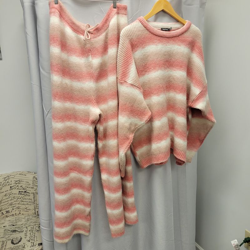 Pink Striped Knit Sweater Set (22) Pre-owned