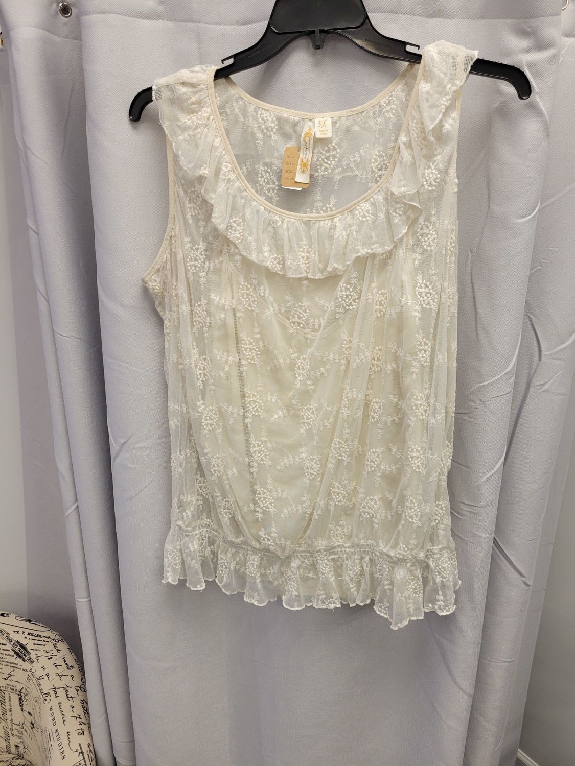 ADiva White Antique Lace Sleeveless Top (3X)pre-owned