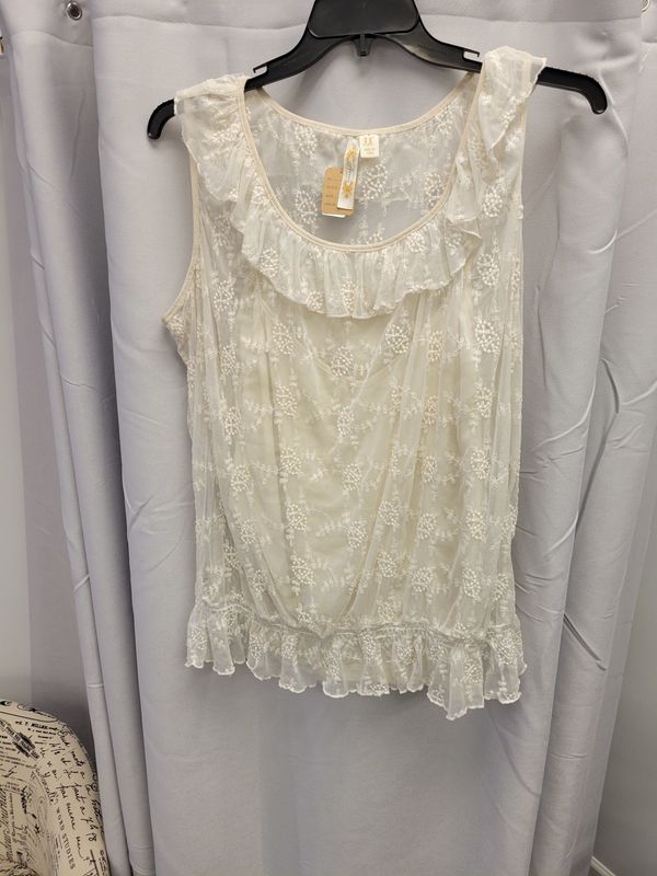 ADiva White Antique Lace Sleeveless Top (3X)pre-owned