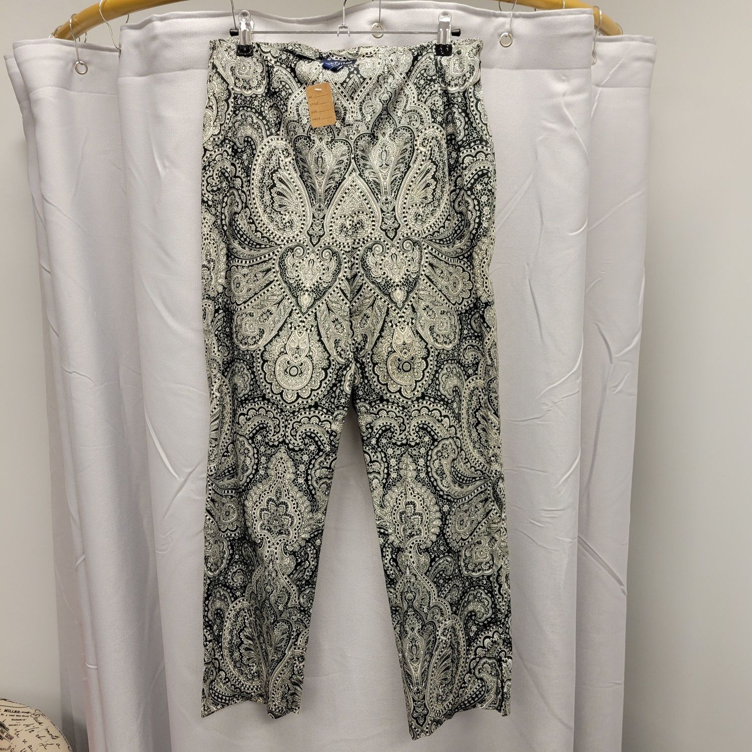 Ann Taylor Black/White Paisley Pants (8)
