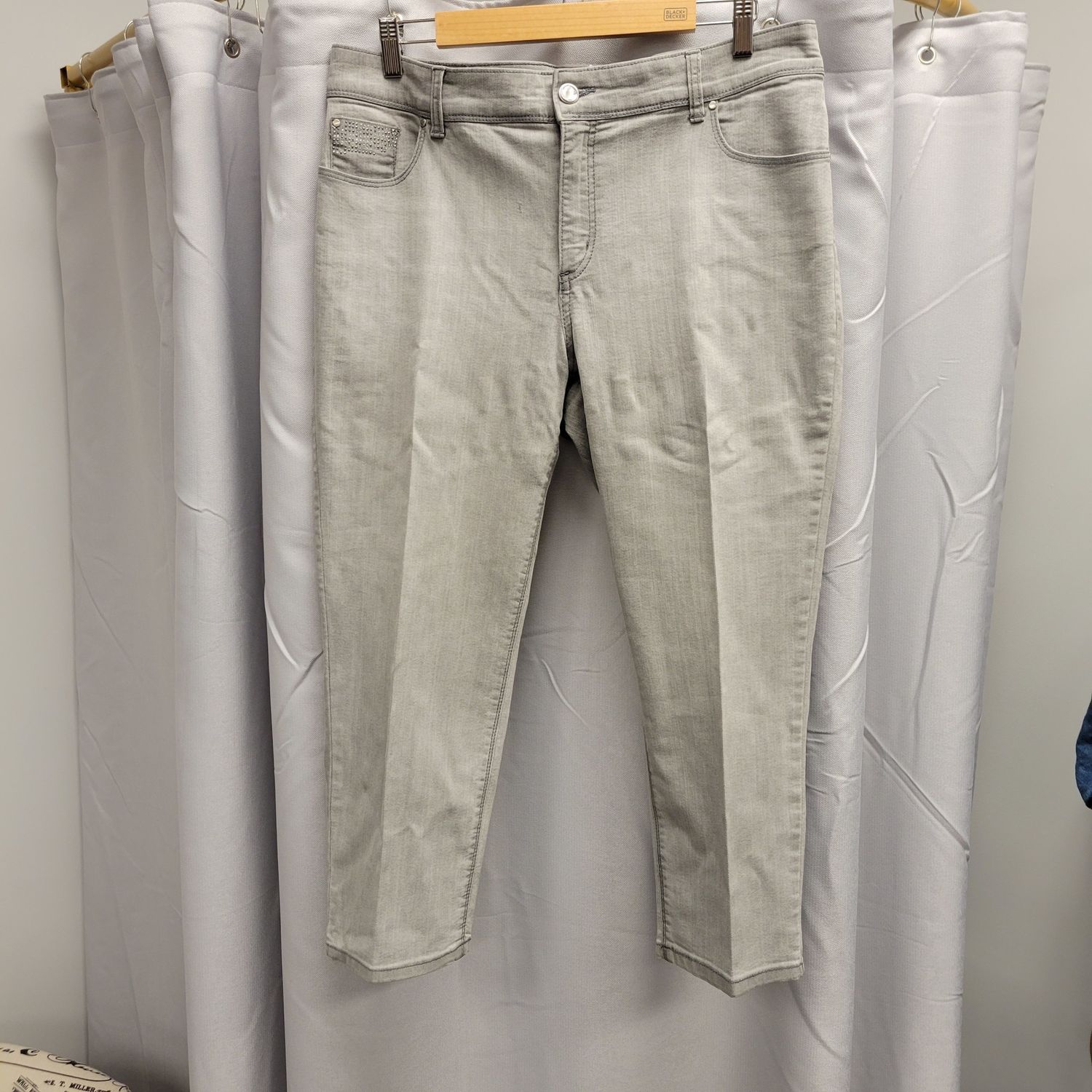Chico&#39;s Platinum Crop Denim (2.5)(L/14) Pre-owned
