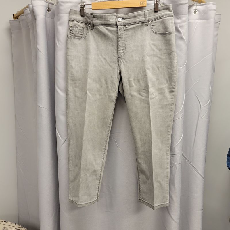 Chico&#39;s Platinum Crop Denim (2.5)(L/14) Pre-owned
