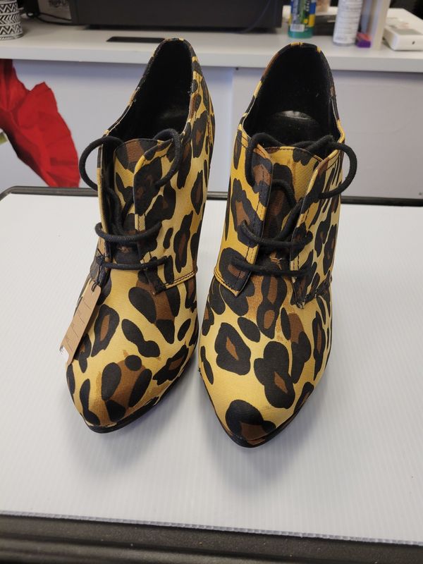 Derby Leopard Heels (11) Like New