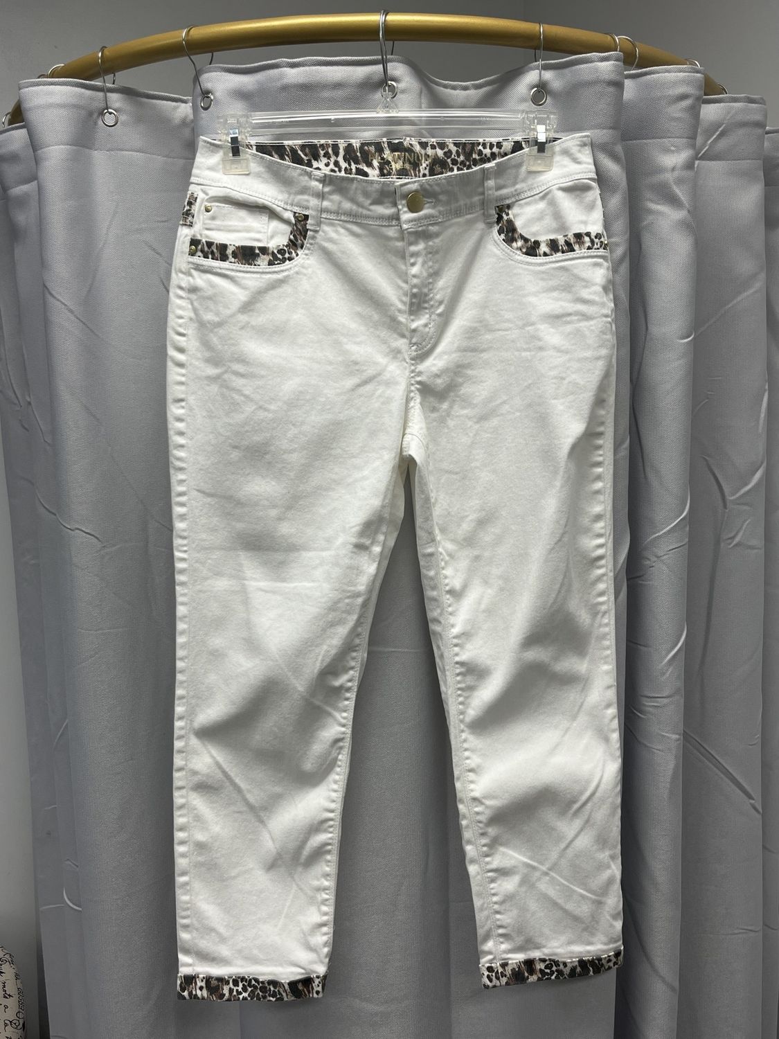 Chico&#39;s Platinum Animal Print Trim Pants (1.5) M/10 Pre-owned
