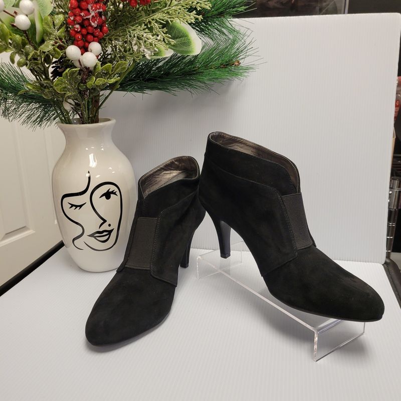 Black Suede Ankle Booties (7.5) Like New