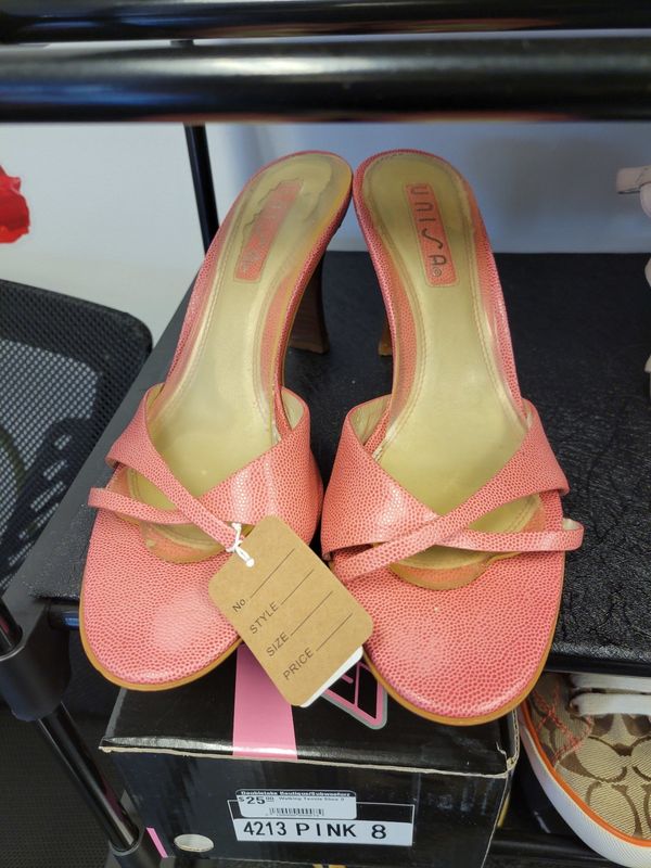 Light Red Sandal Heels (8B)Pre-owned