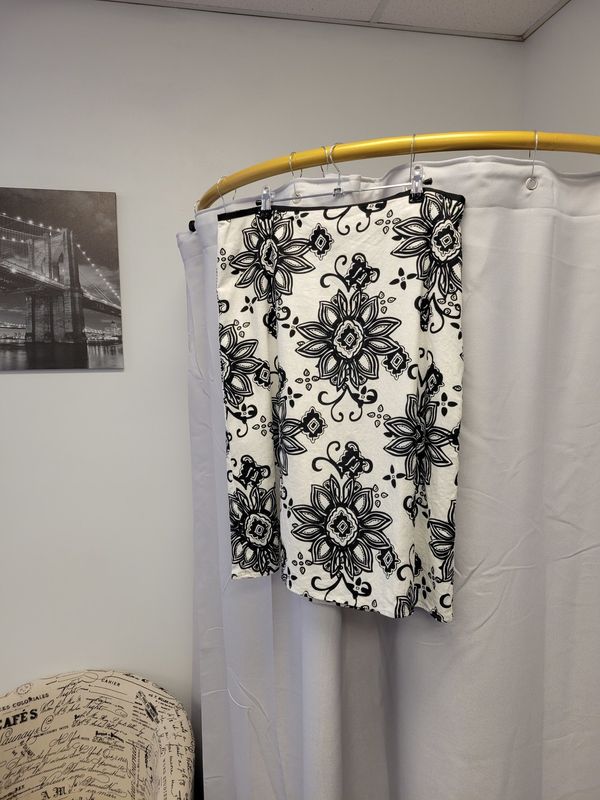 Cato White/Blk Skirt (14)pre-owned