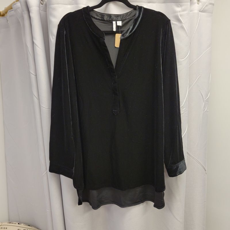 Cato Black Velvet Top (XL) Pre-owned