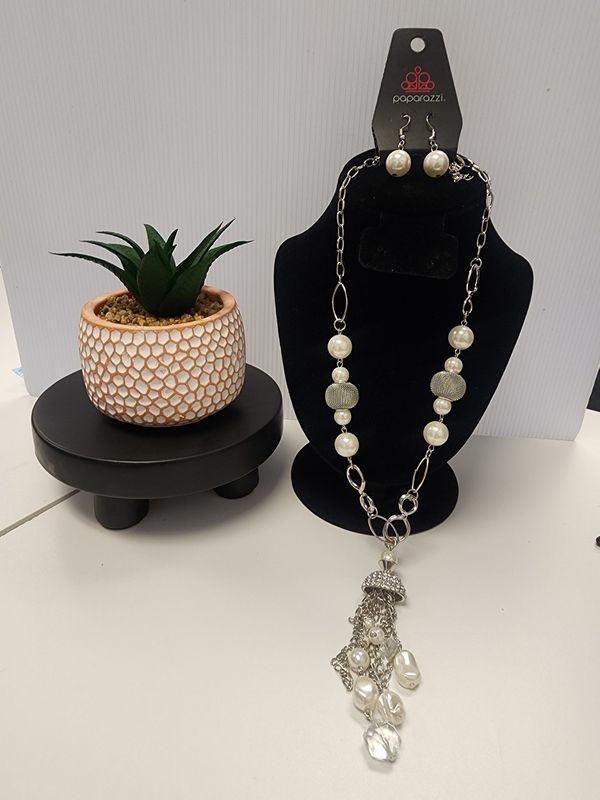 Designated Diva White &amp; Silver Necklace and Earring Set (NWT)