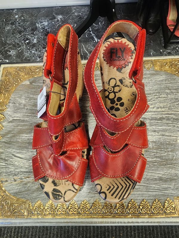 Fly London Red Sandals (38)7.5 Pre-owned