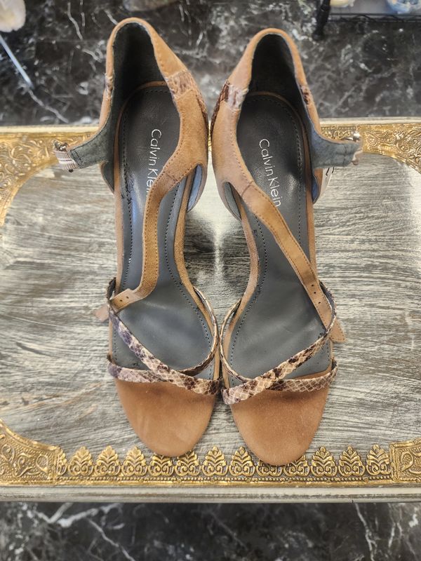 Calvin Klein Suede and Leather Snake Print Sandals (8M) Pre-owned