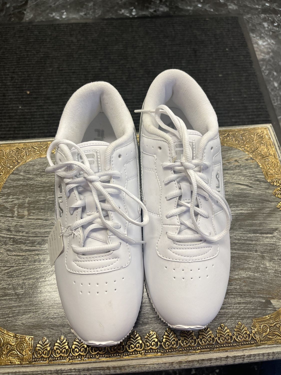 FILA White Walking Shoes (9.5) Like New