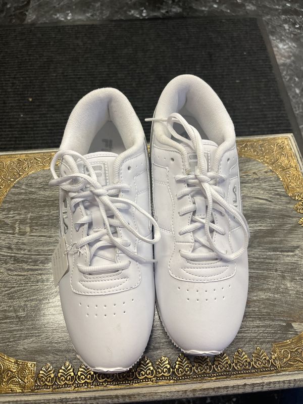 FILA White Walking Shoes (9.5) Like New
