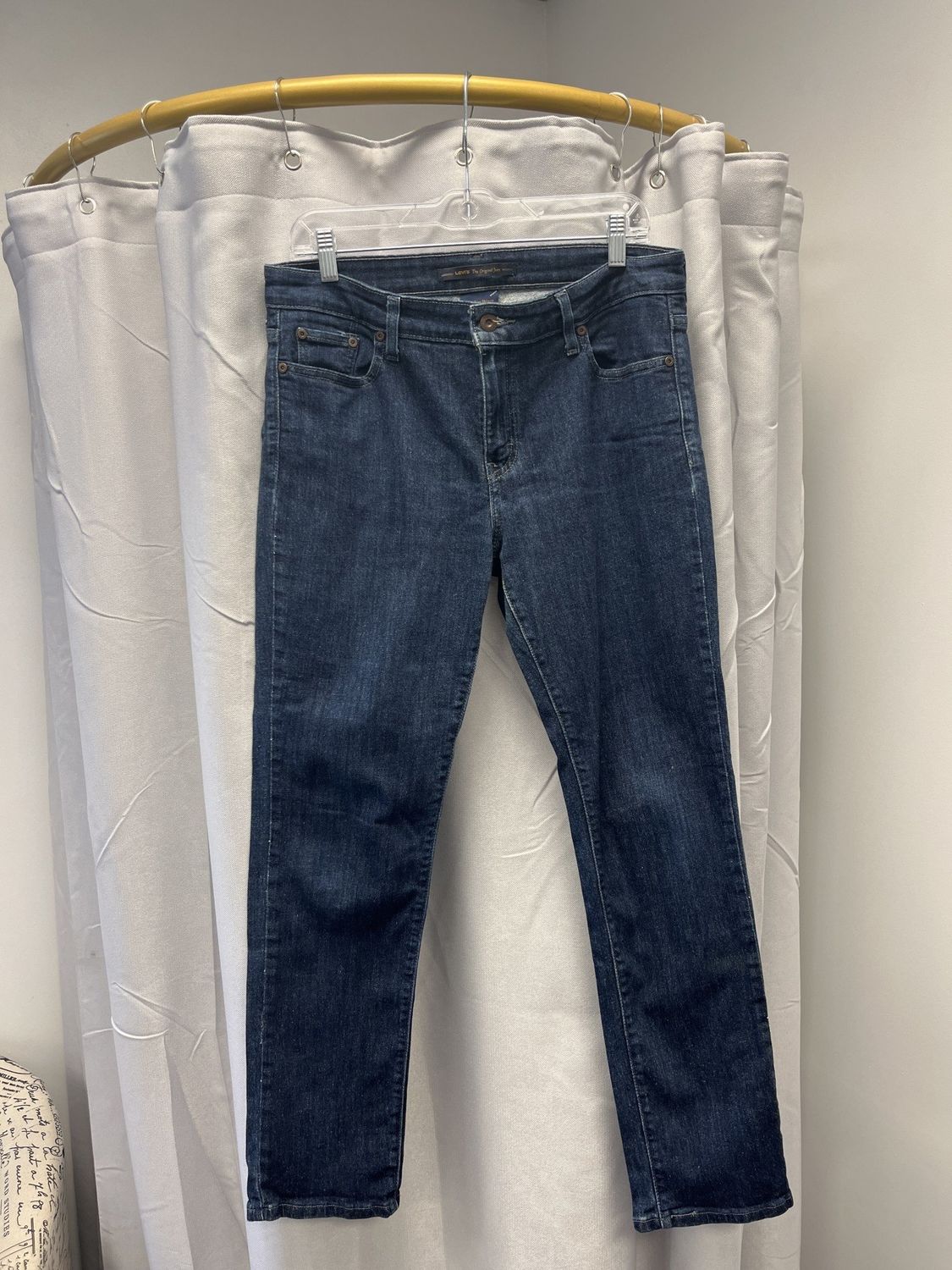 Levis Mid Rise Skinny Jean (12 M) Pre-owned