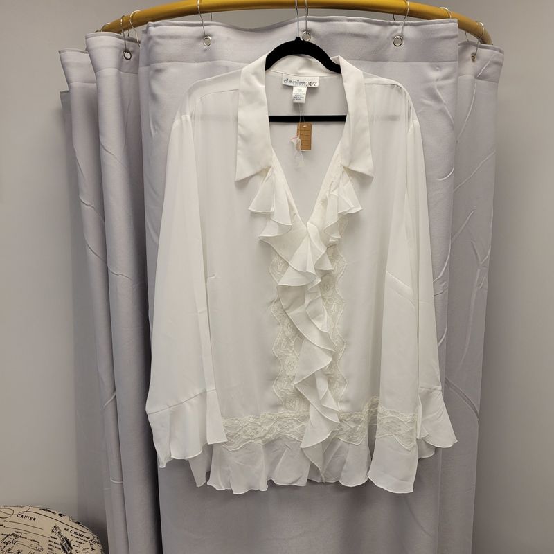 Denim 24/7 (Plus) Ruffles and Lace Top NWT (34)