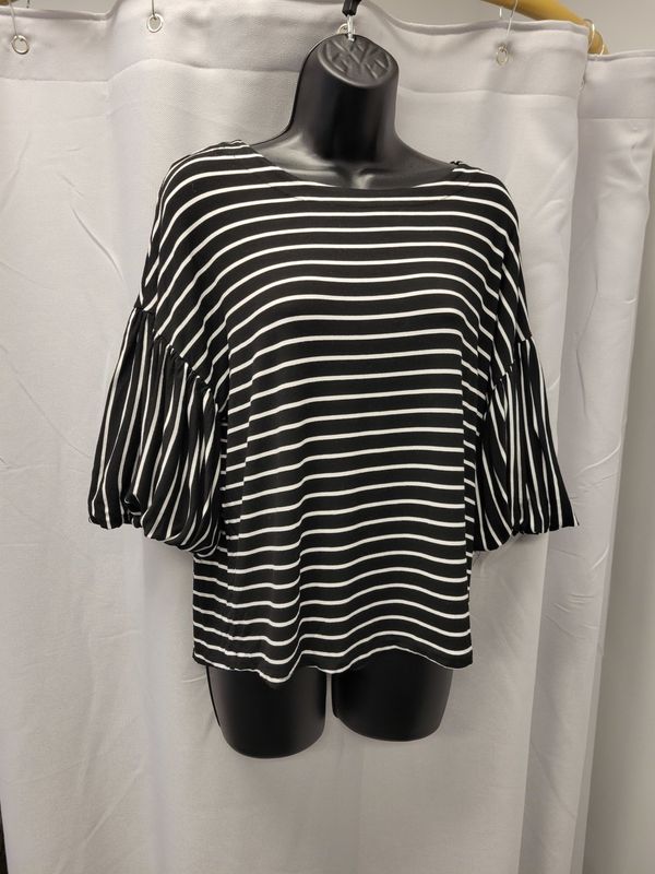 Worthington Black and White puff sleeve top(M)(pre-owned)