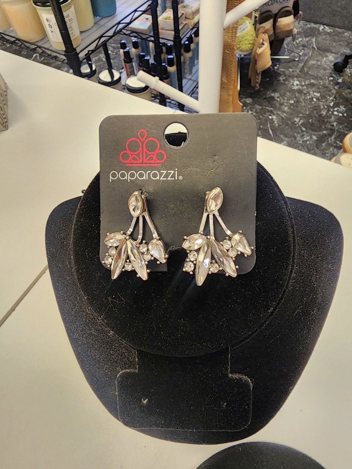 Paparazzi: Deco Dynamite White Earrings