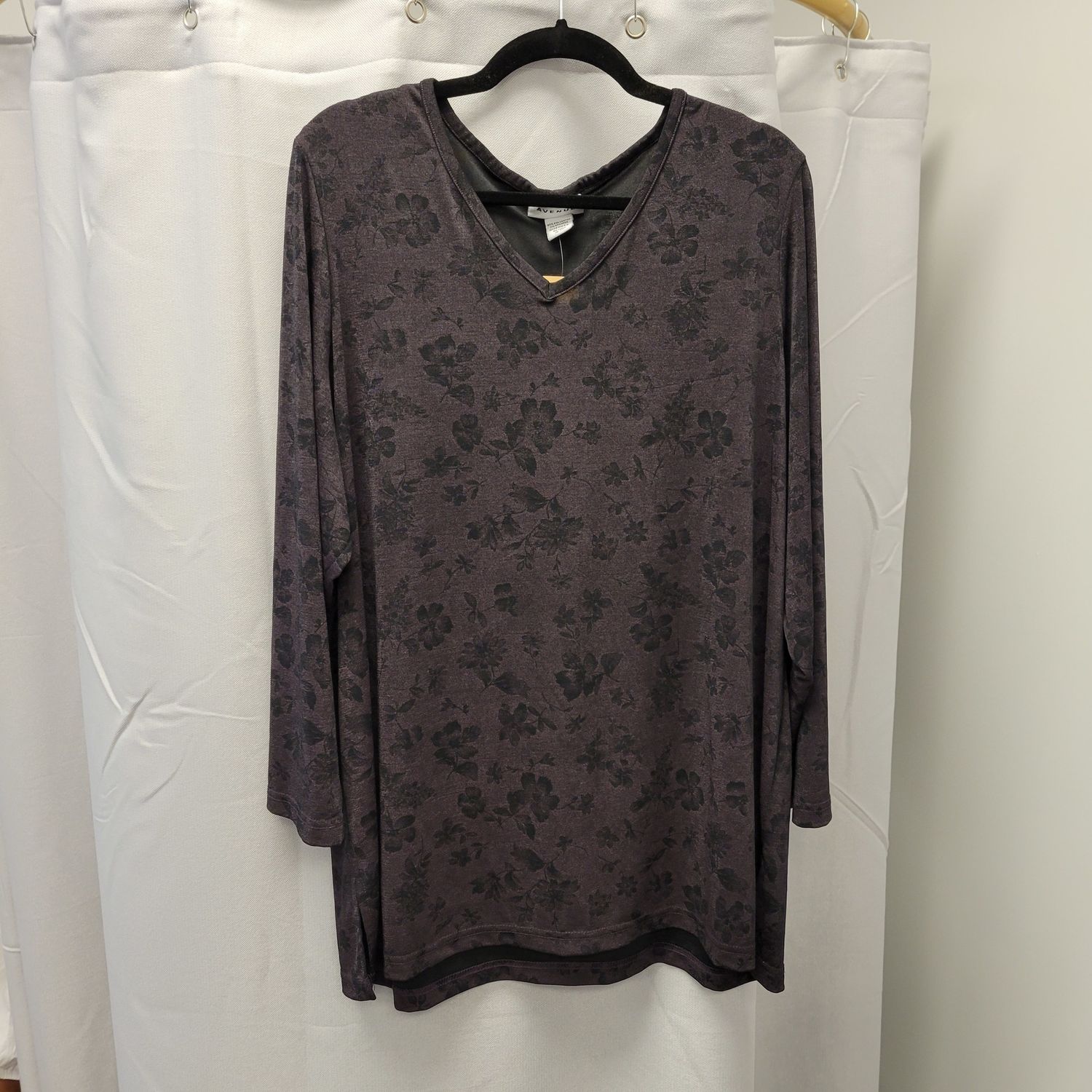 Avenue Plum Top with Black Flowers (18/20)