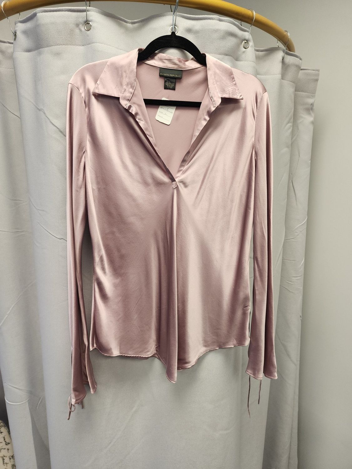 Banana Republic Lavender 100% Silk Blouse (L) Pre-owned