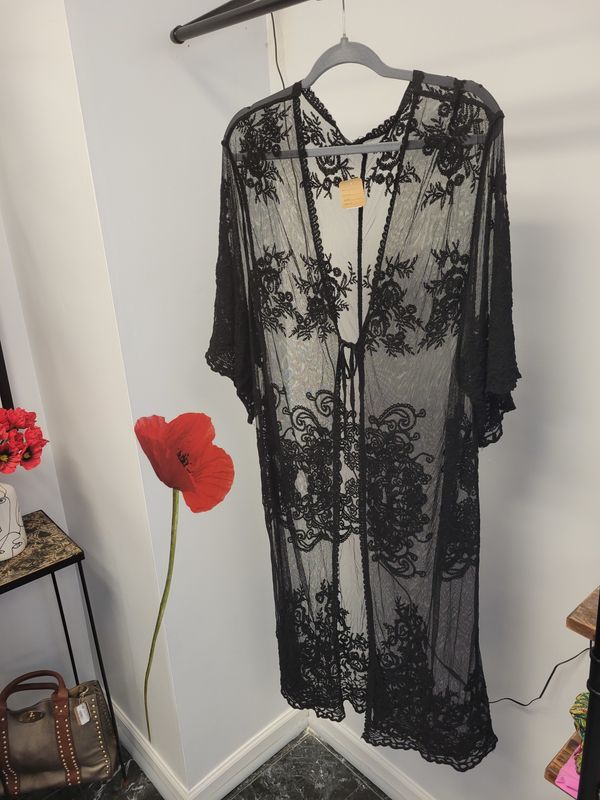 Blk Lace Cover Up (pre-owned)