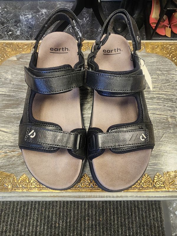 Earth Mira Azore Black Sandals (8.5) Pre-owned