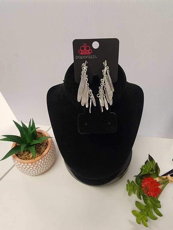 Paparazzi: Pursuing The Plumes Silver Earrings (NWT)