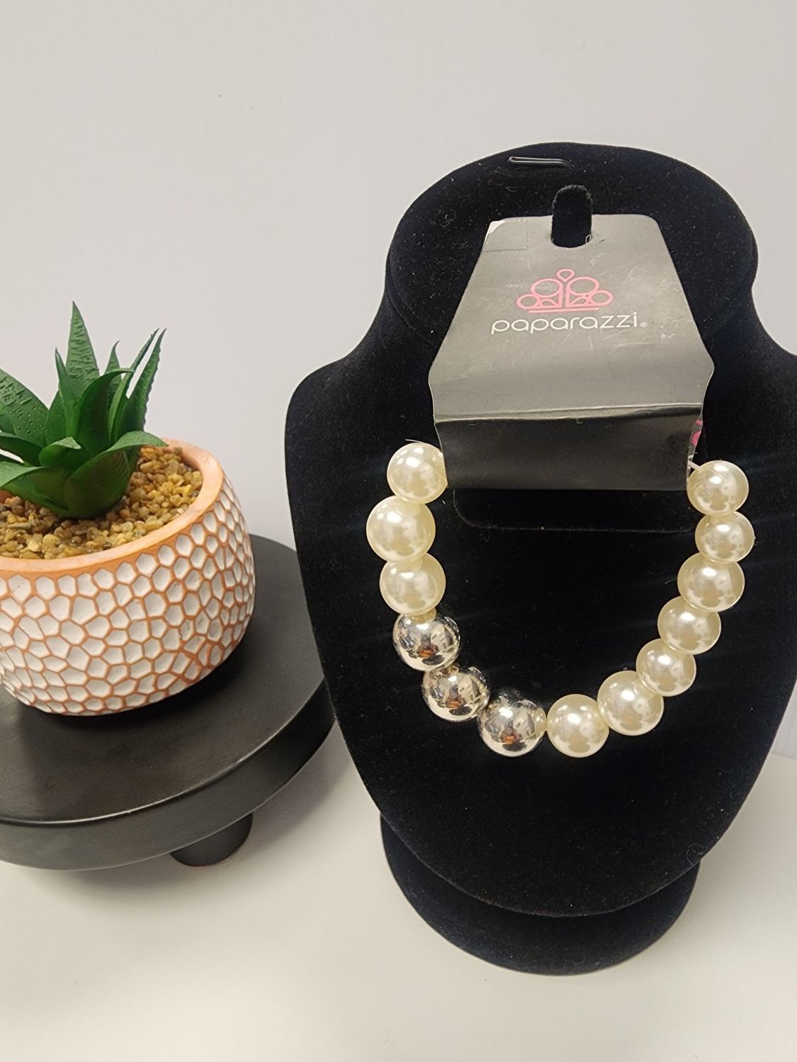Paparazzi: All Dressed Uptown White Pearl Stretch Bracelet (NWT)