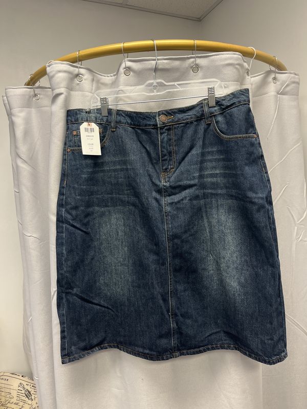 Plus Size Dark Wash Denim Midi Skirt (22) NWT