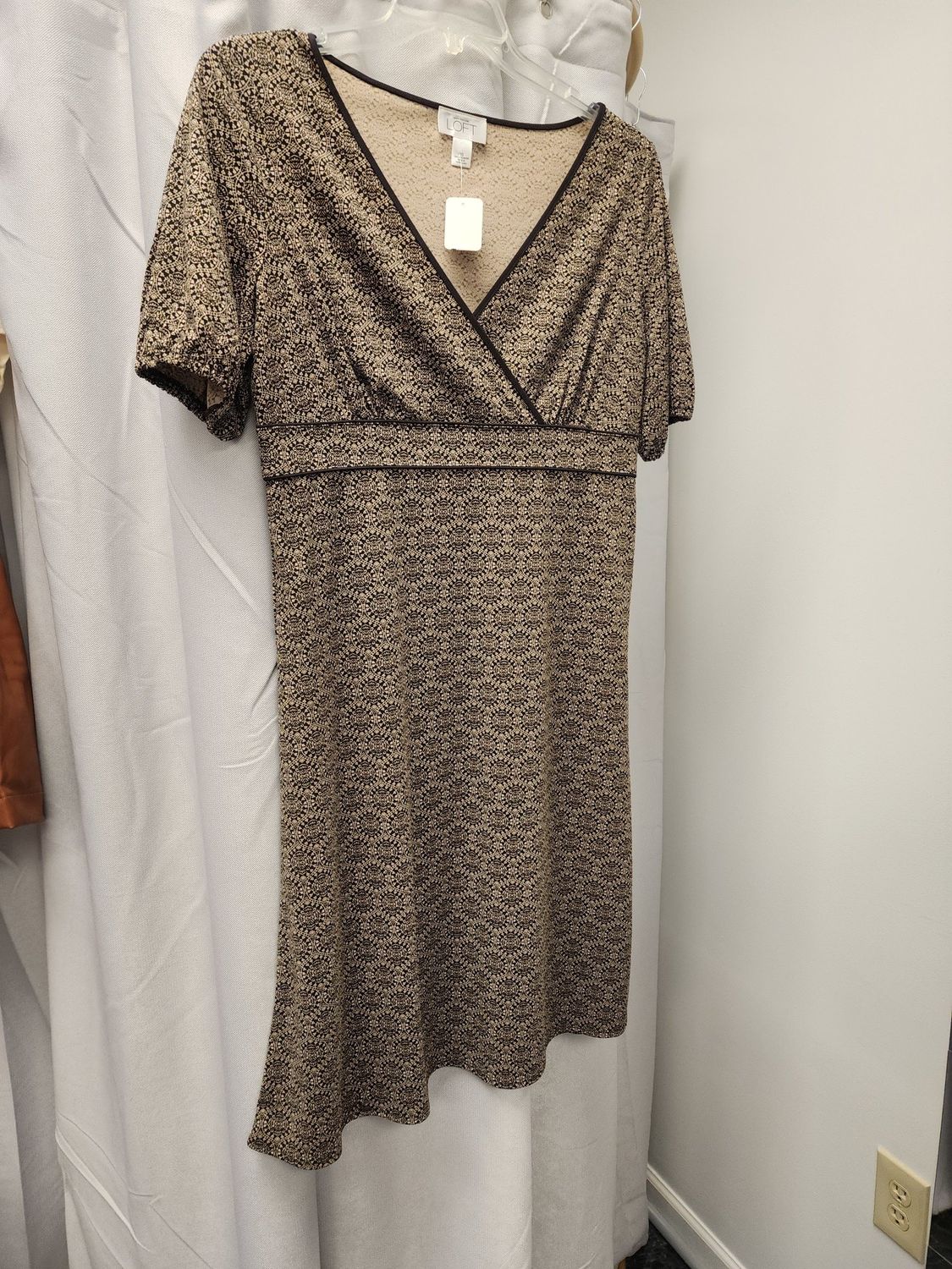 Loft Tan &amp; Brown V-neck Wrap Dress (10)Pre-owned