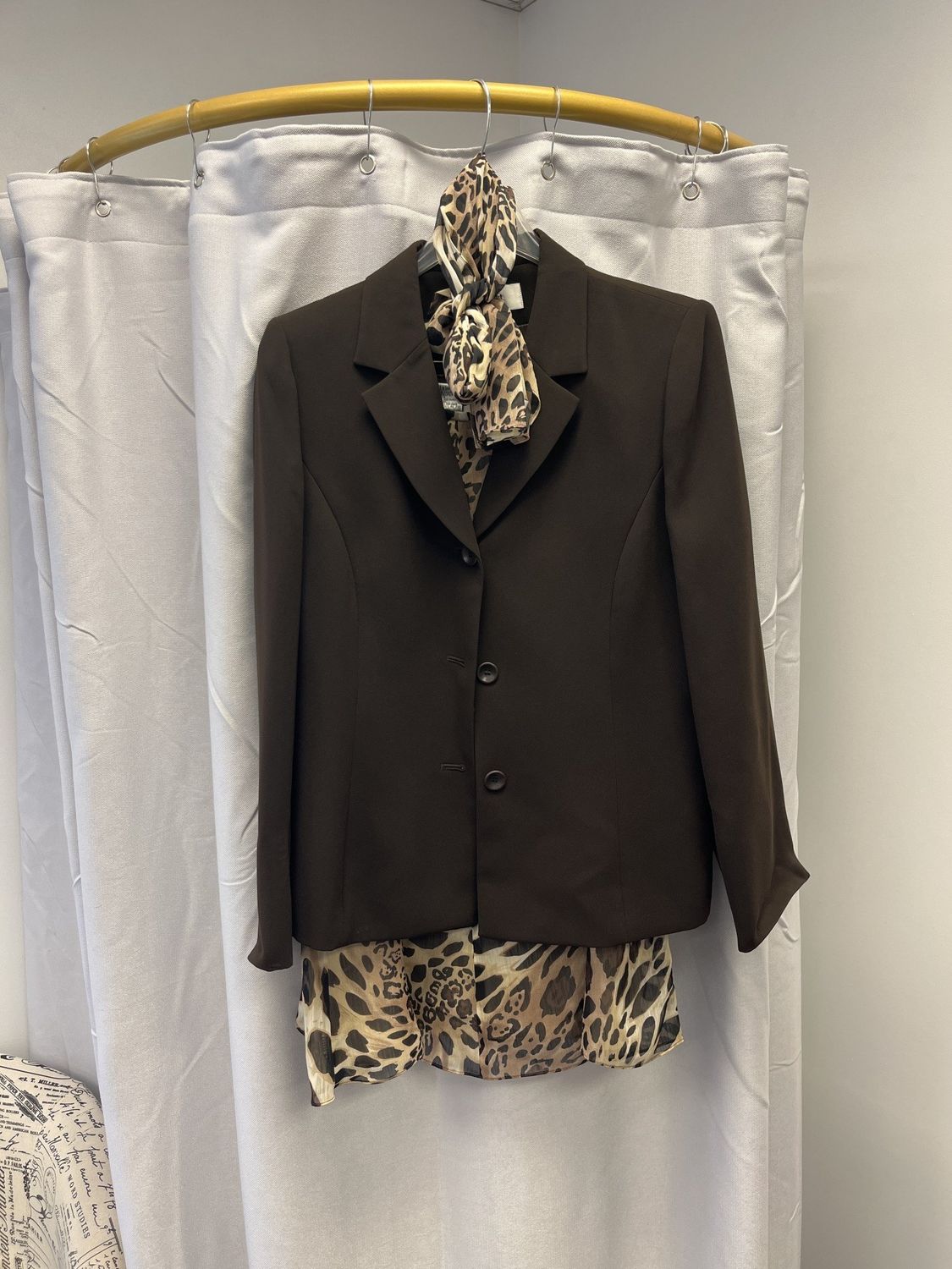 Le Suit Two Piece Brown Jacket &amp; Animal Print Skirt w/ Scarf (14)