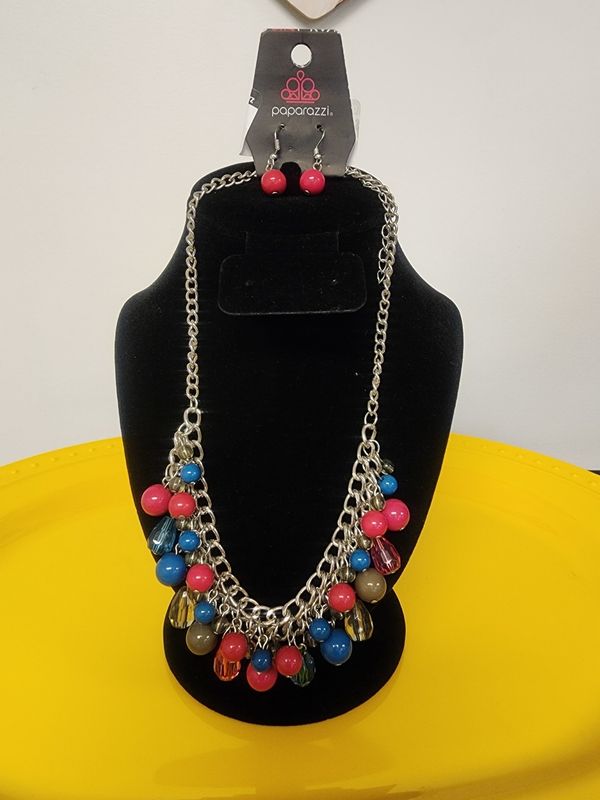 Tour de Trendsetter Multicolor Necklace and Earring Set