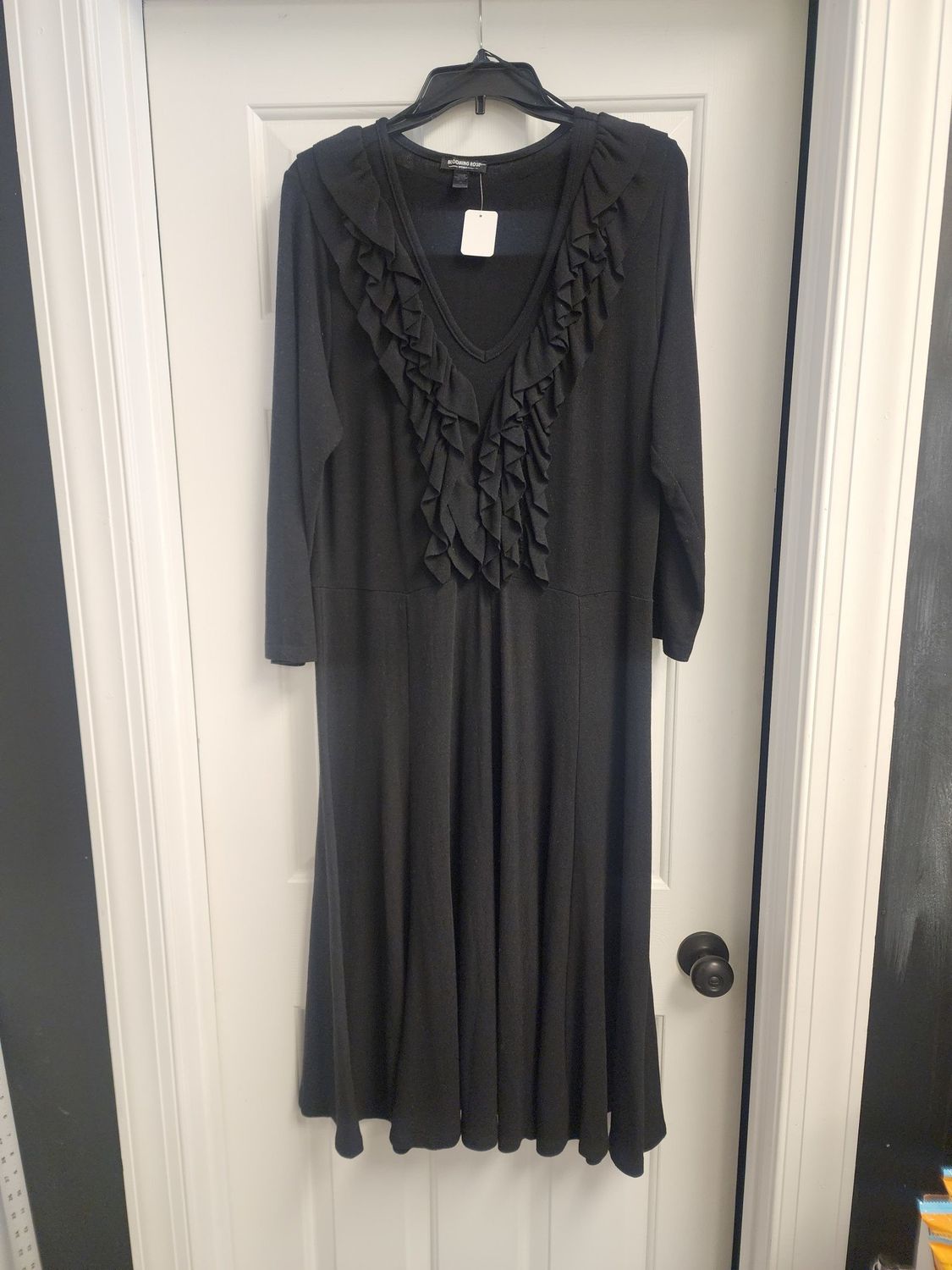 Blooming Rose Black Dress (1X) Pre-owned